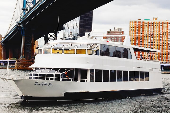 New York City Private Vintage Car Tour and Wine Tasting  - Photo 1 of 11